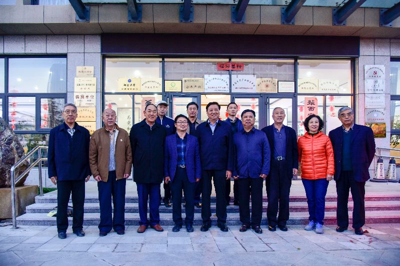 曹主席参观御花园老年公寓.jpg