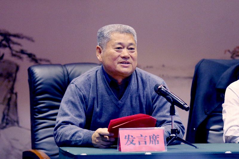 梁山县老年体协副主席王玉斌作典型发言.JPG