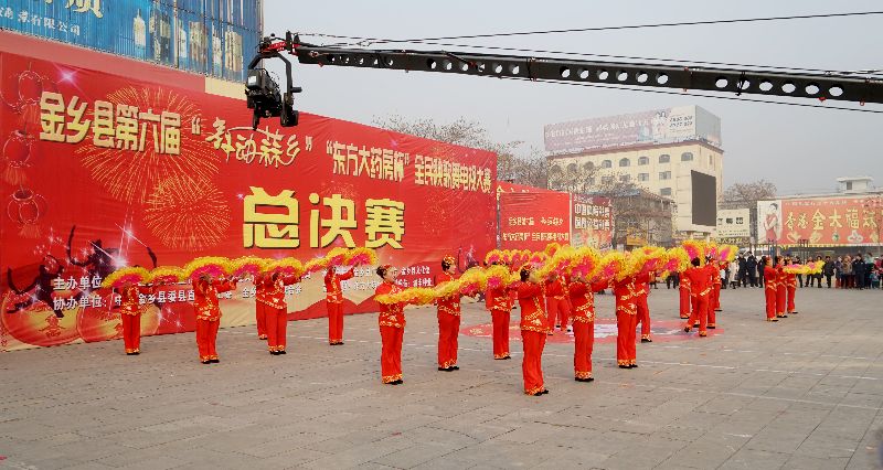 参加体育舞蹈比赛.jpg