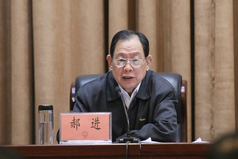 济宁市老年体协副主席郝进主持会议.jpg