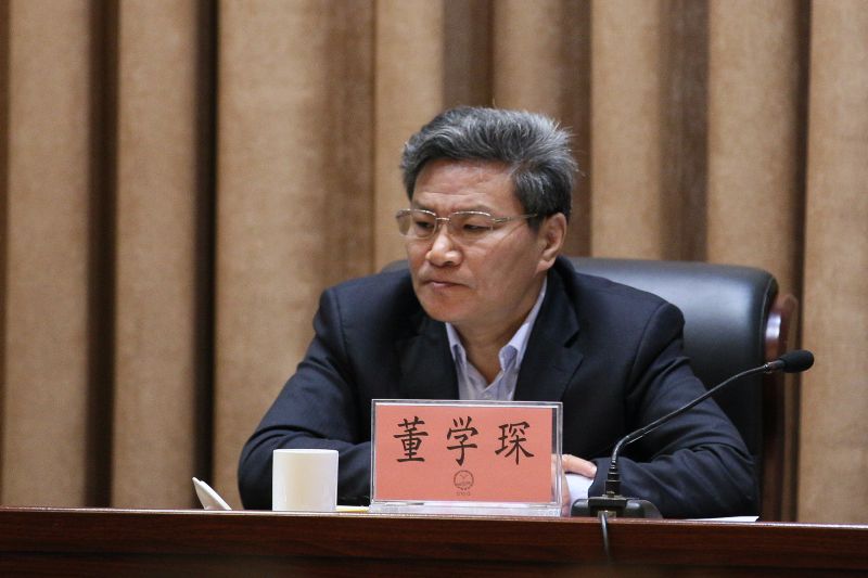 济宁市体育局局长董学琛宣读表彰决定.jpg