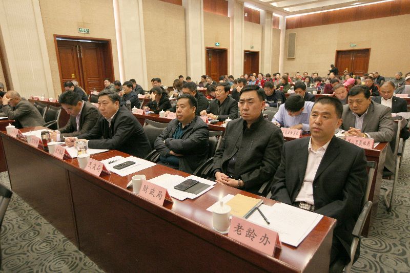 市直有关部门单位分管负责人参加会议.jpg