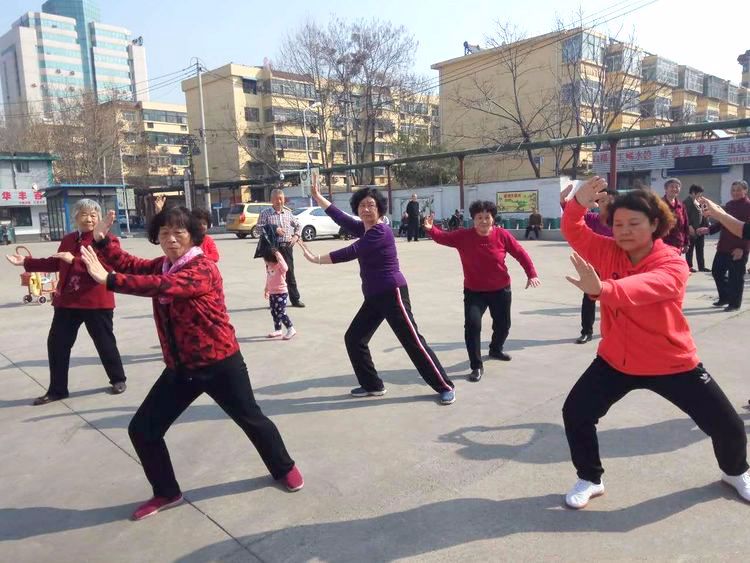楮老师在认真示范.jpg