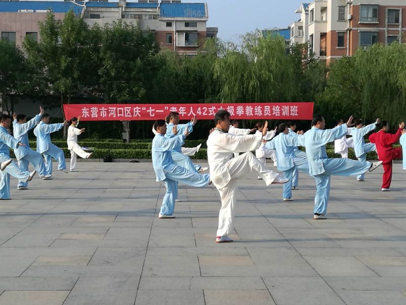 b踢腿.jpg