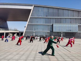 广场龙形剑 健身新高潮——东营市垦利区老体协举办龙形剑培训