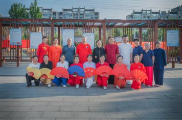 太极扇舞 风雅自来——东营市垦利区和兴社区太极站举办杨式